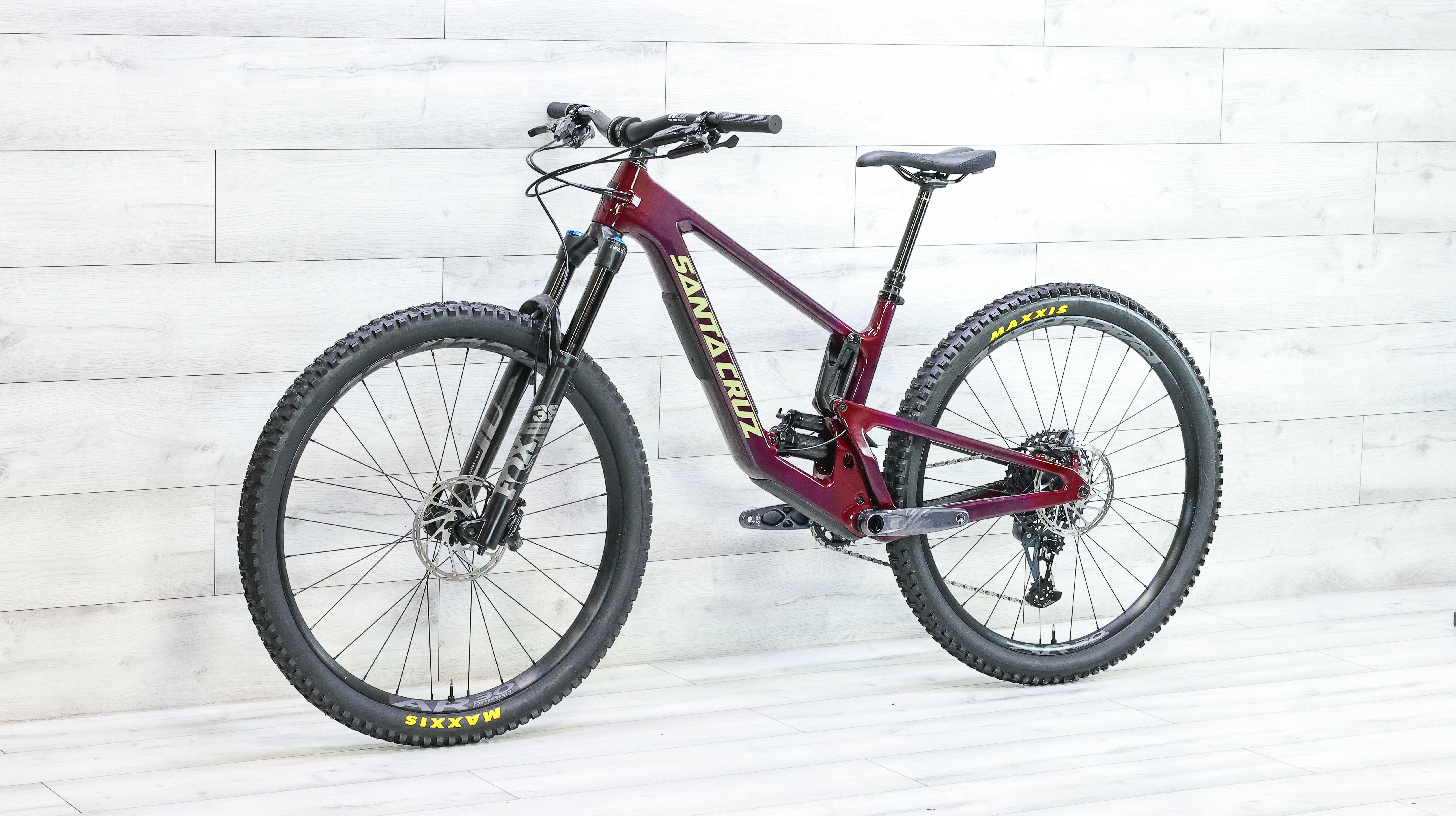 Santa Cruz Hightower S Carbon C Mountain Bike - 2023, Medium - Image 4