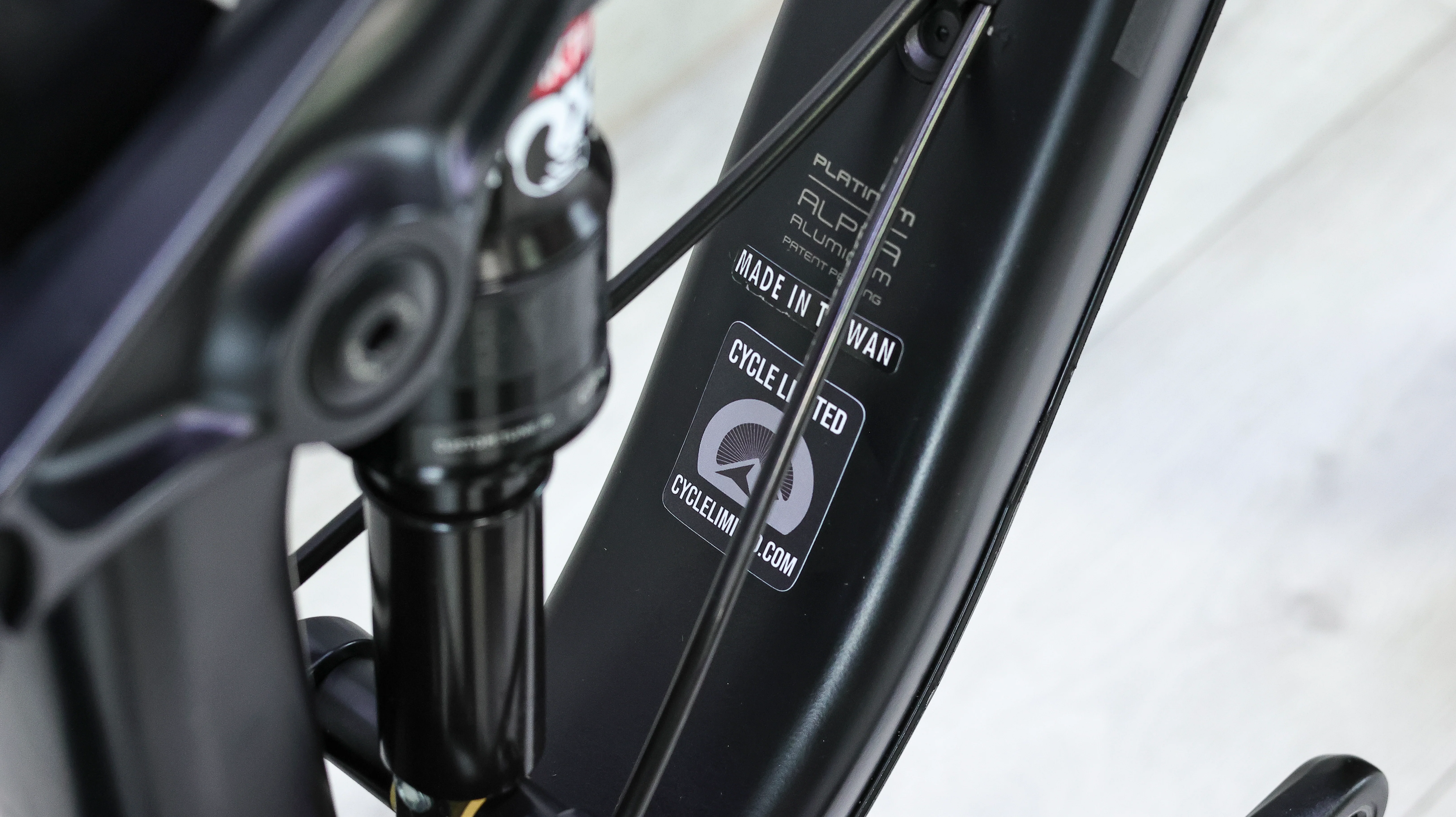 Trek Fuel EX 8 27.5 Plus Mountain Bike - 2017, Medium - Image 3