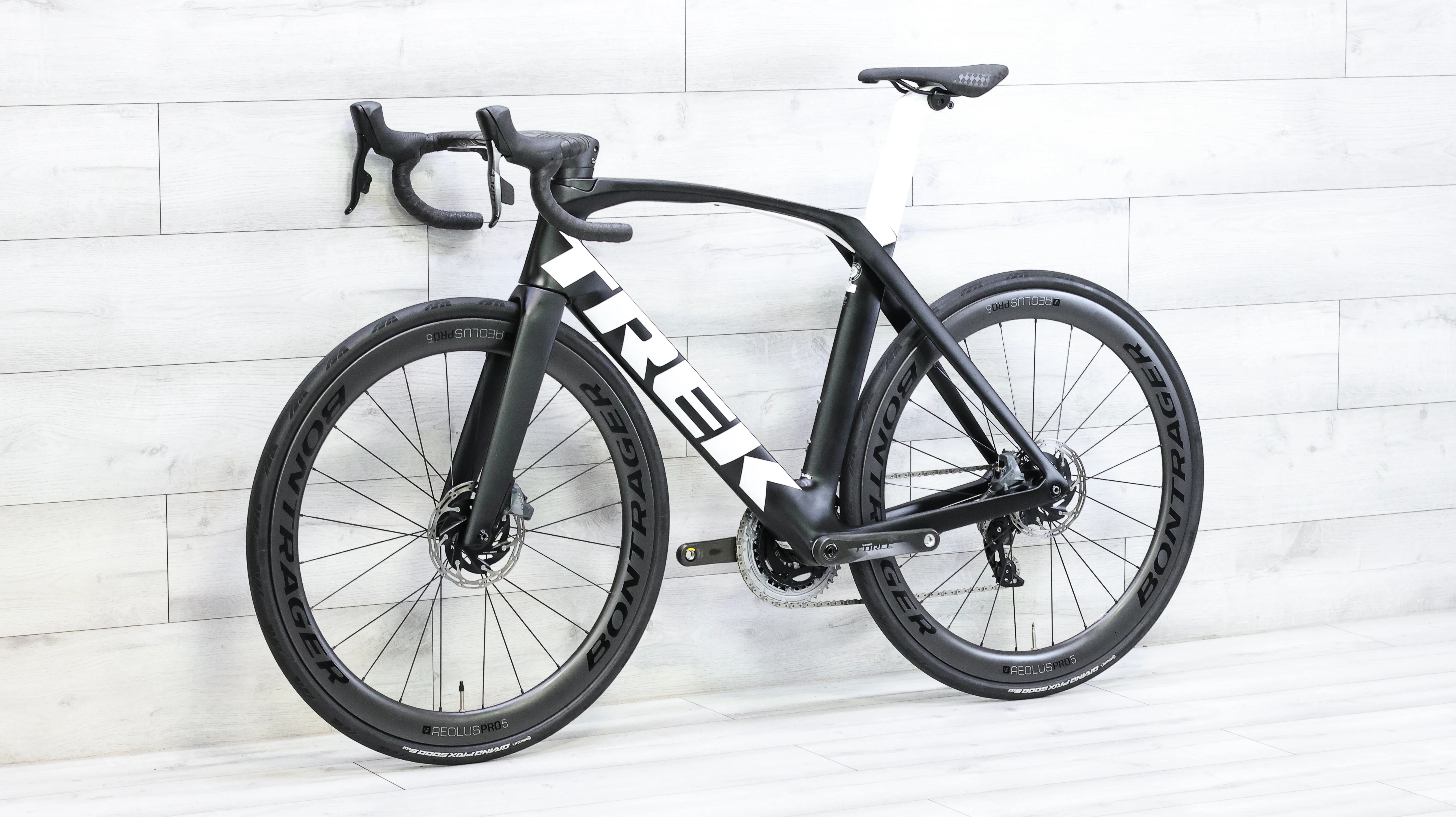 Trek Madone SLR 6 Disc Speed Road Bike - 2020, 58cm - Image 4