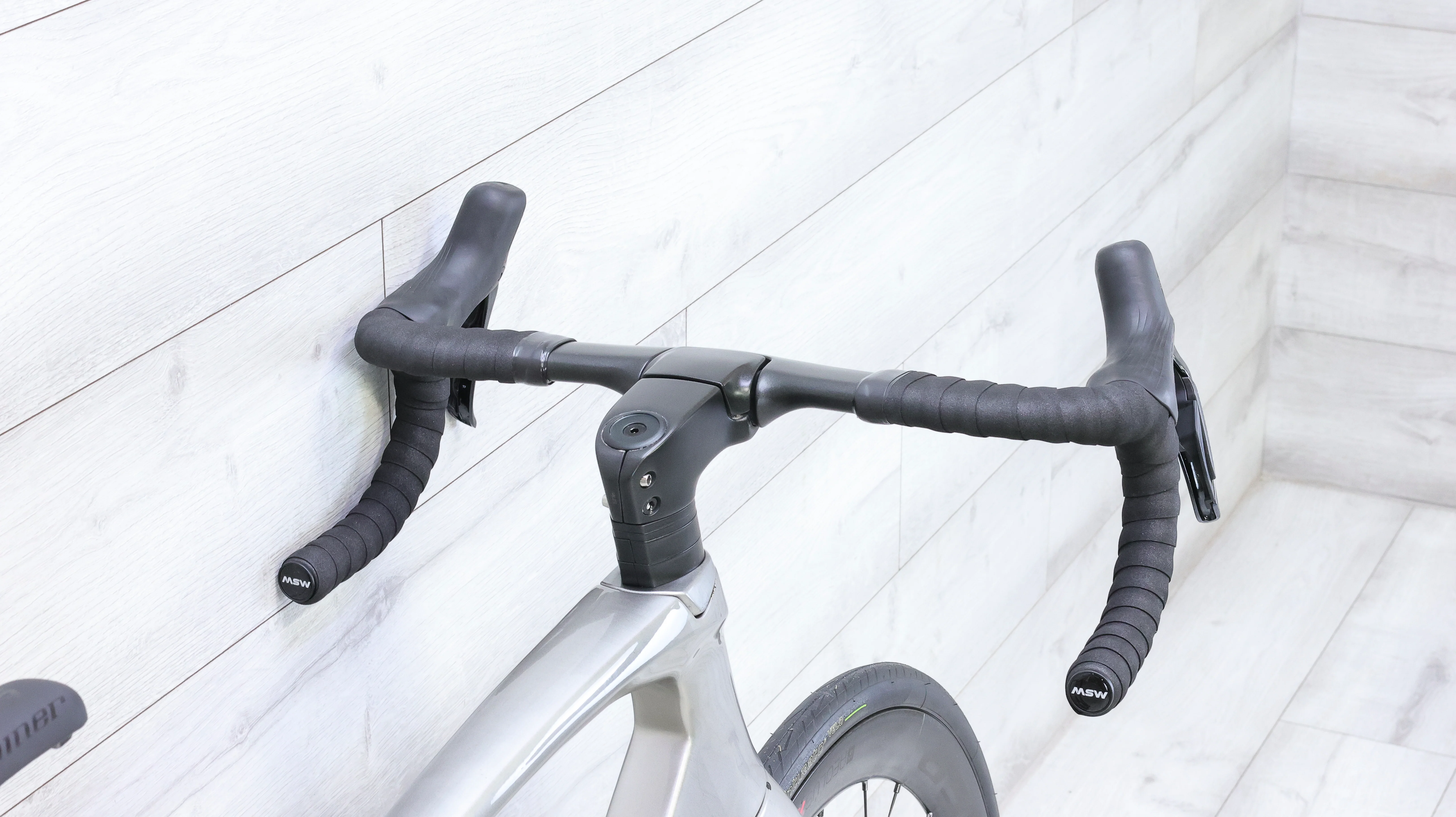 Trek Madone SLR Disc Dura-Ace Di2 Road Bike - 2019, 56cm - Image 8