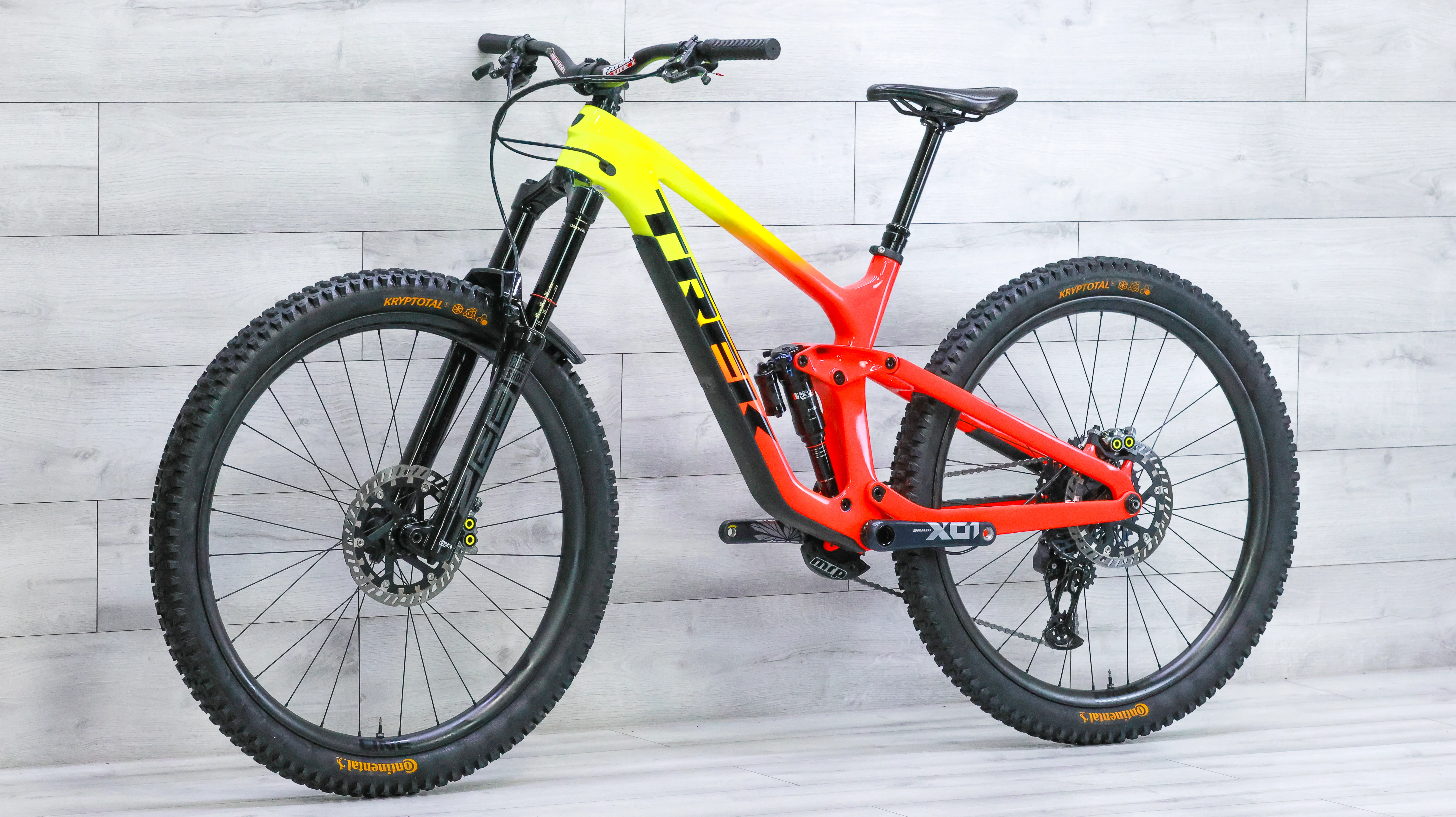 Trek Slash 9.8 GX AXS Gen 5 Project One Mountain Bike - 2023, Medium - Image 4