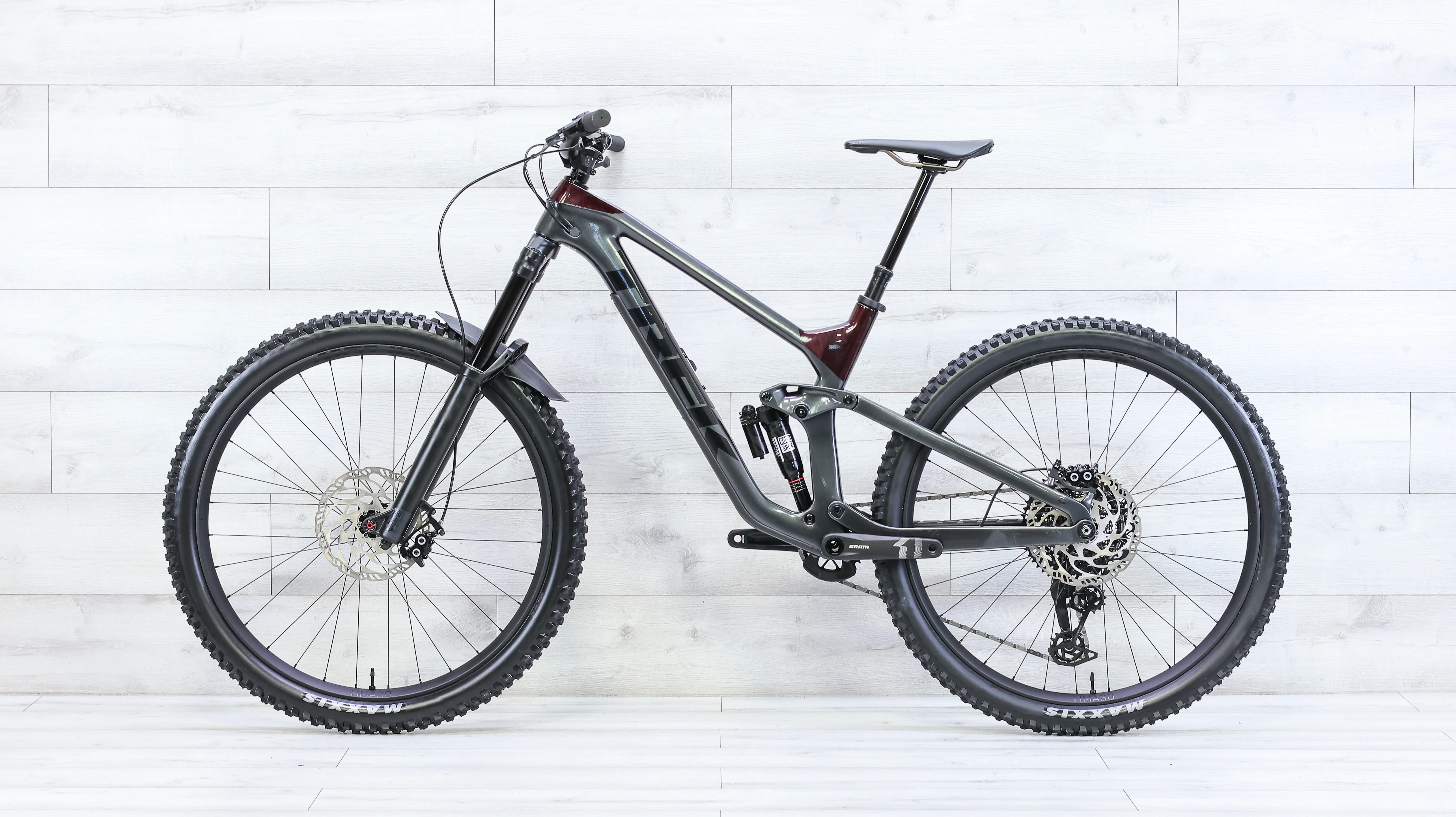 Trek Slash 9.8 Mountain Bike - 2021, Med/Large - Image 2